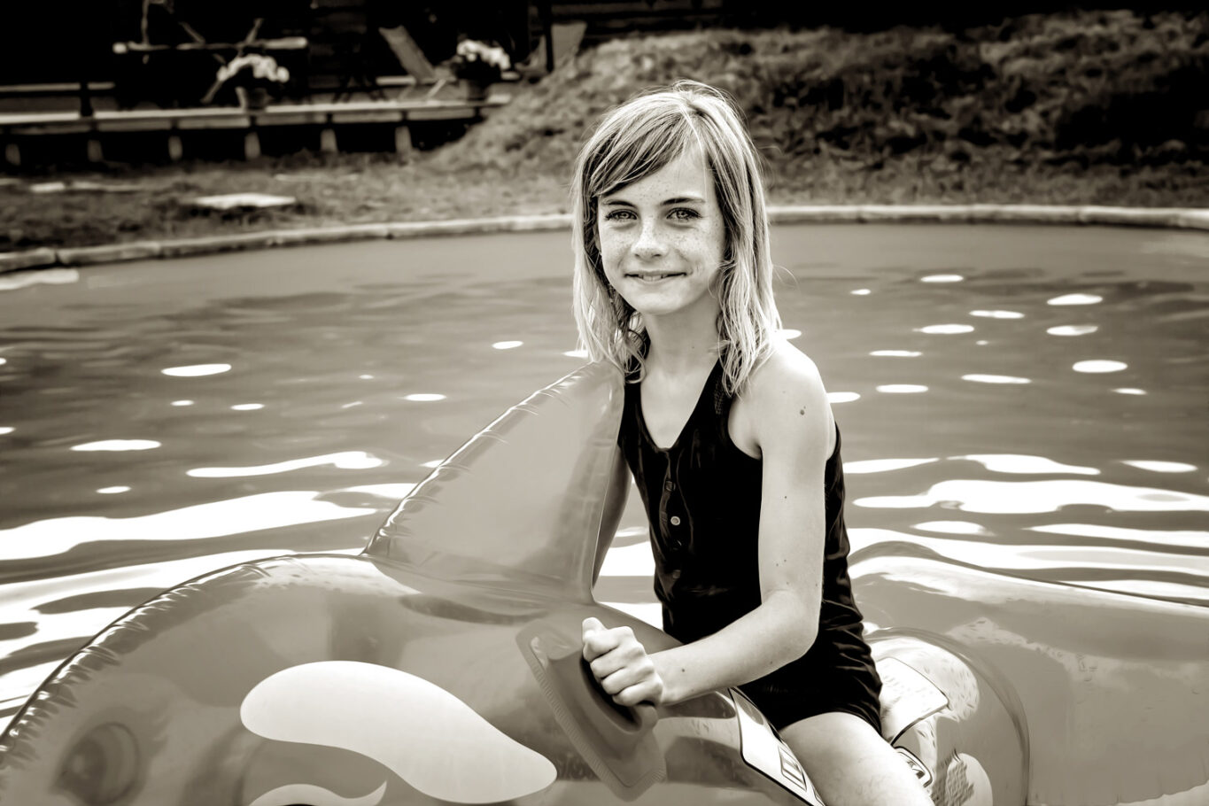 portrait enfant piscine 1500