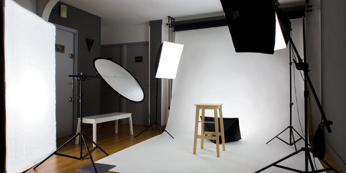 Configuration eclairage du studio de photo de Carcassonne pour une séance "book professionnel" avec fond blanc
