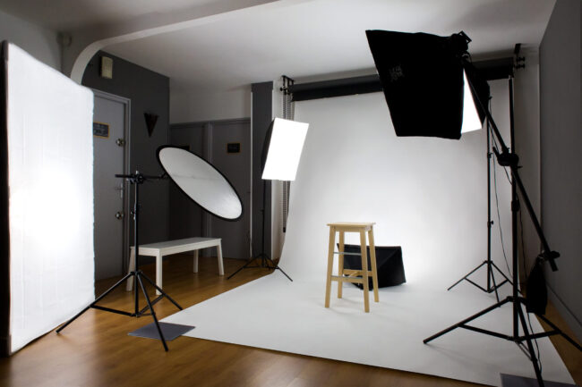 Configuration eclairage du studio de photo de Carcassonne pour une séance "book professionnel" avec fond blanc