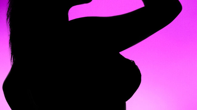 Shooting charme au studio photo de Carcassonne avec Glam 11 portrait silhouette femme carcassonne