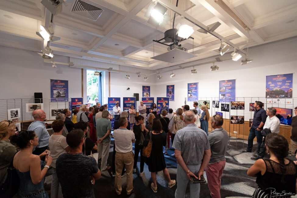 Discours de Laurence Gasc dans une vaste salle remplie de public