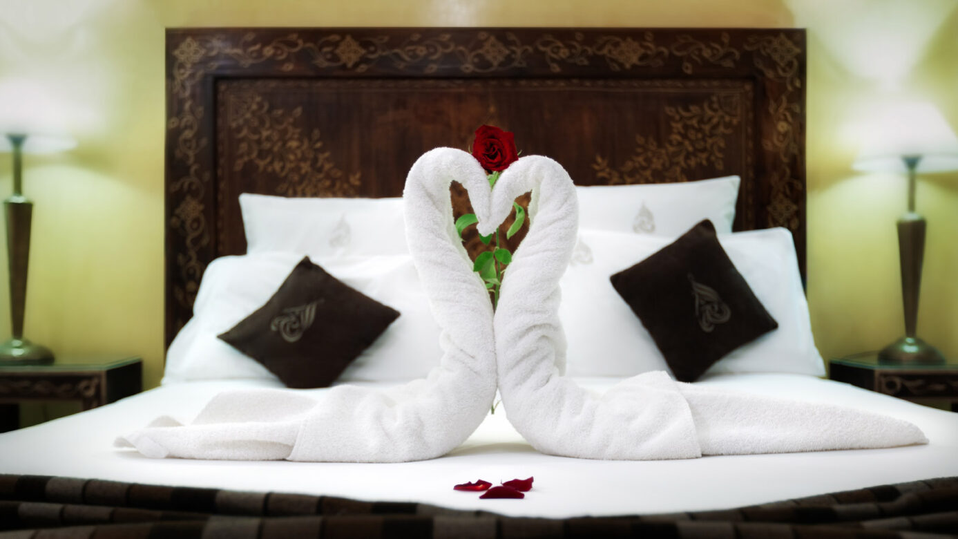 riad charme orient chambre lit coeur galerie