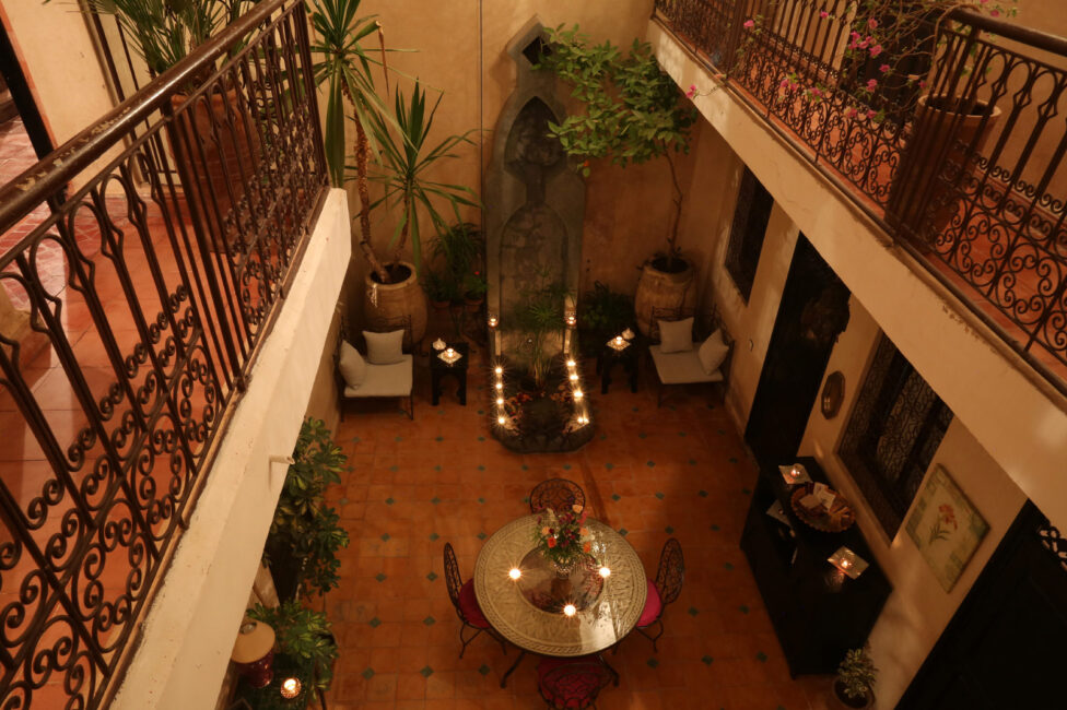 riad dar zinnia patio coursives nuit galerie