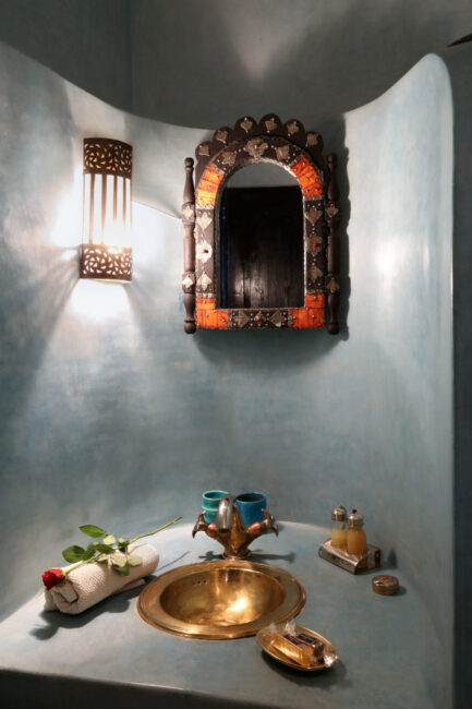 riad dar zinnia salle de bain miroir galerie