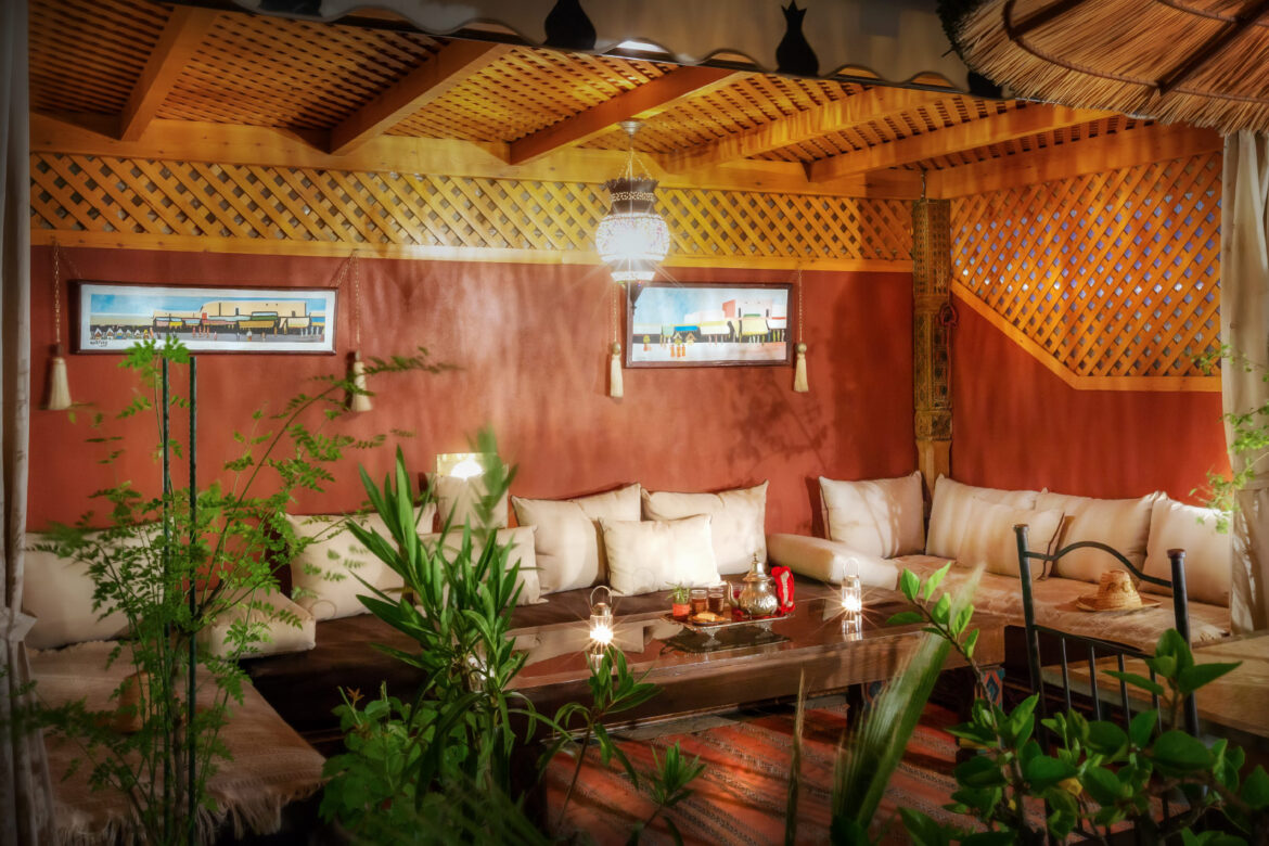 riad marrakech orient salon terrasse nuit galerie