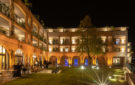 Jardin de l'Hôtel Hilton DoubleTree de Carcassonne, de nuit, lors de son inauguration