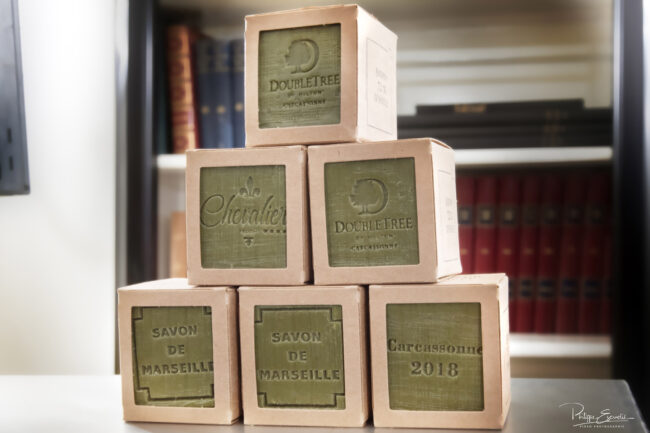 Inauguration de l'hôtel Hilton de Carcassonne 13 cubes de savon à l'effigie de l'hôtel hilton DoubleTree et de lhôtel les chevaliers