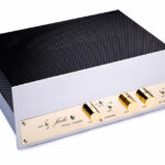 Amplificateur stéréo de marque jadis blanc et doré avec des finitions dorées, alliant élégance et performance audio.