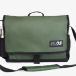 Sac de sport vert de marque buds sur fond blanc