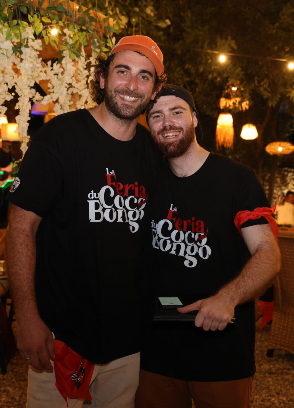 Les Noy’s et le Coco Bongo au cœur de la Féria de Carcassonne 16 Portrait des deux responsables du restaurant le Coco Bongo à Carcassonne souriant à l'objectif, habillés en tenue de féria.